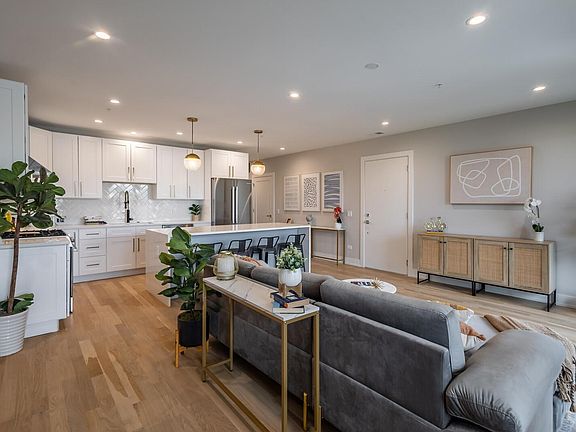 5th image of 2212 W Lawrence Ave #2E