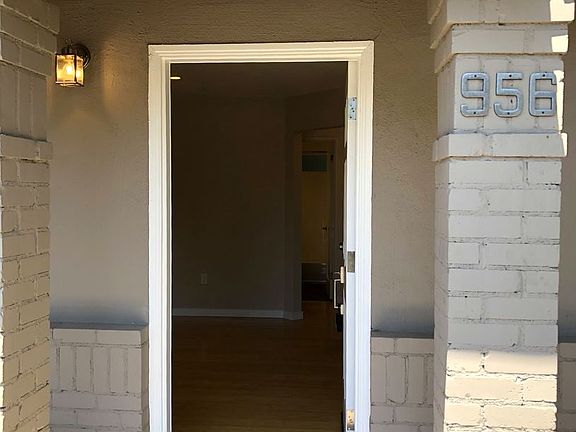 3rd image of 956 Roble Ave