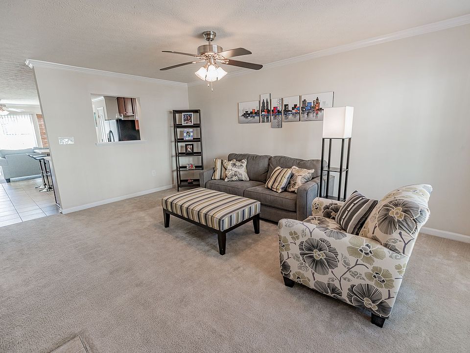 1st image of 210 Summerfield Dr