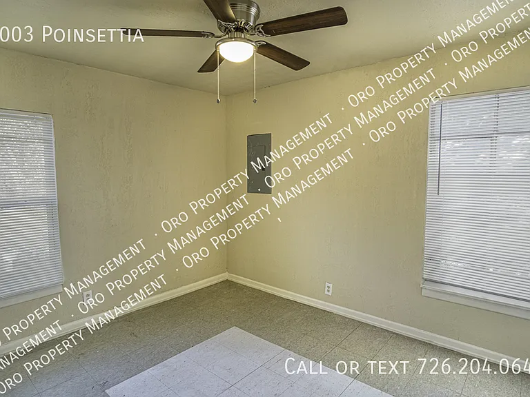 1003 Poinsettia — Photo 5