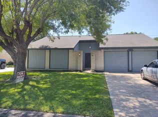 17106 Coachmaker Dr, Friendswood, TX 77546