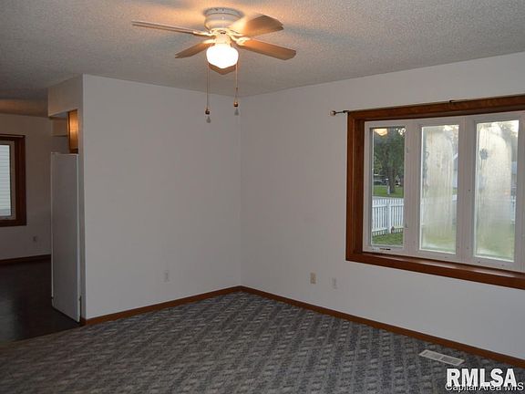 5th image of 100 E Woodland Ave