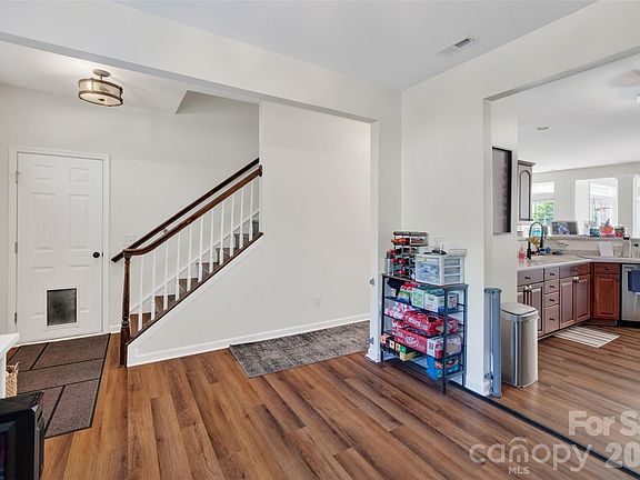 4th image of 418 Nicklaus Ln