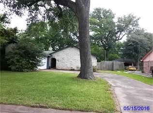 240 Crestwood St, Clute, TX 77531