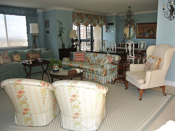 4th image of 27010 Grand Central Pkwy APT 18O