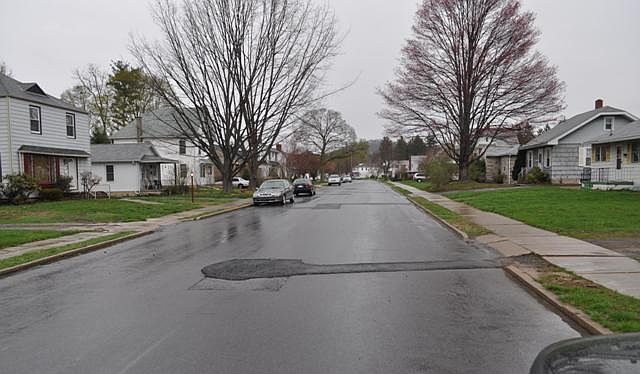 2nd image of 411 Clayton Ave