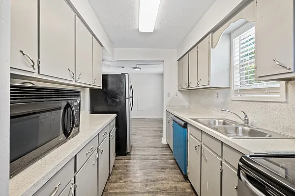 7818 James Dr — Photo 8