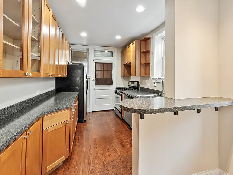 3332 N Claremont Ave #2 — Photo 2