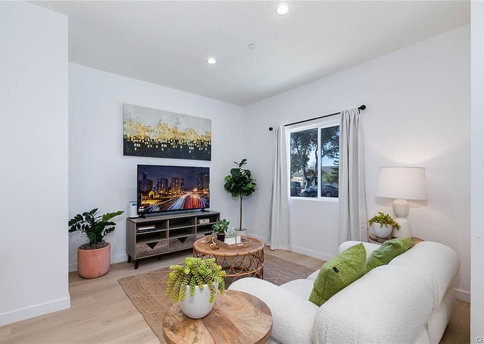 1st image of 278 N 11th Ave #1