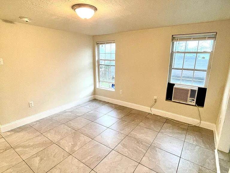 4706 Siegel St #4B — Photo 2