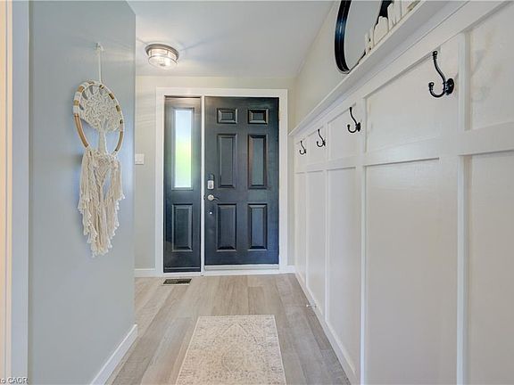 5th image of 311 Sandowne Dr