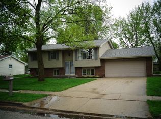 1705 Tompkins Dr, Normal, IL 61761