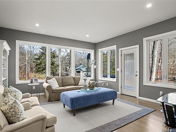 5th image of 440 Newtown Tpke