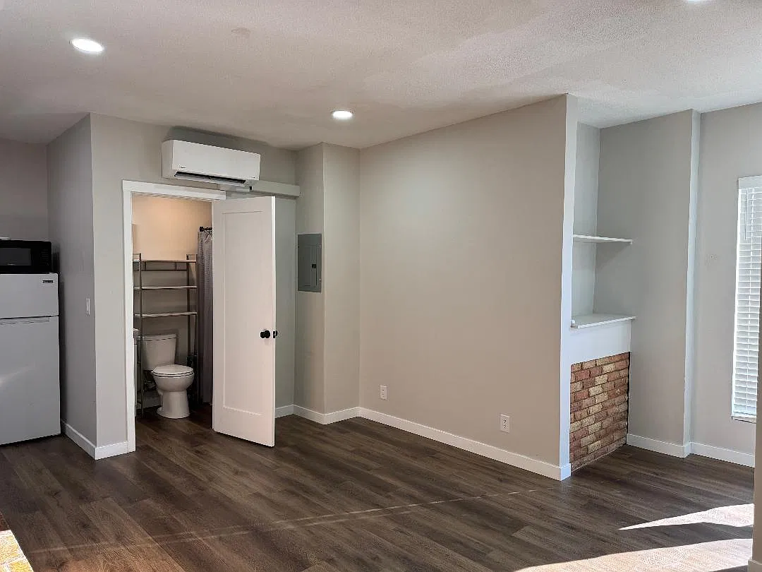 1 bed, 250 sqft, $1,000 — Photo 4
