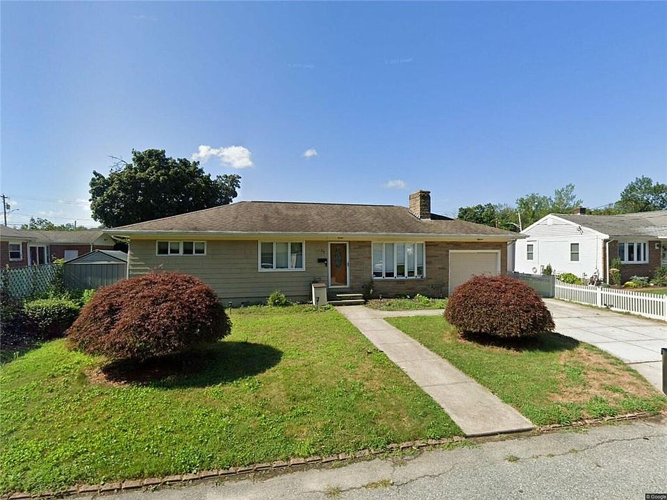 1st image of 12 Parkside Dr