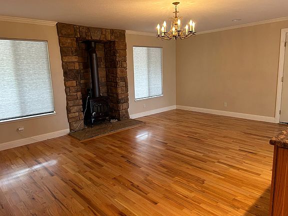 4th image of 17151 Mountain View Dr