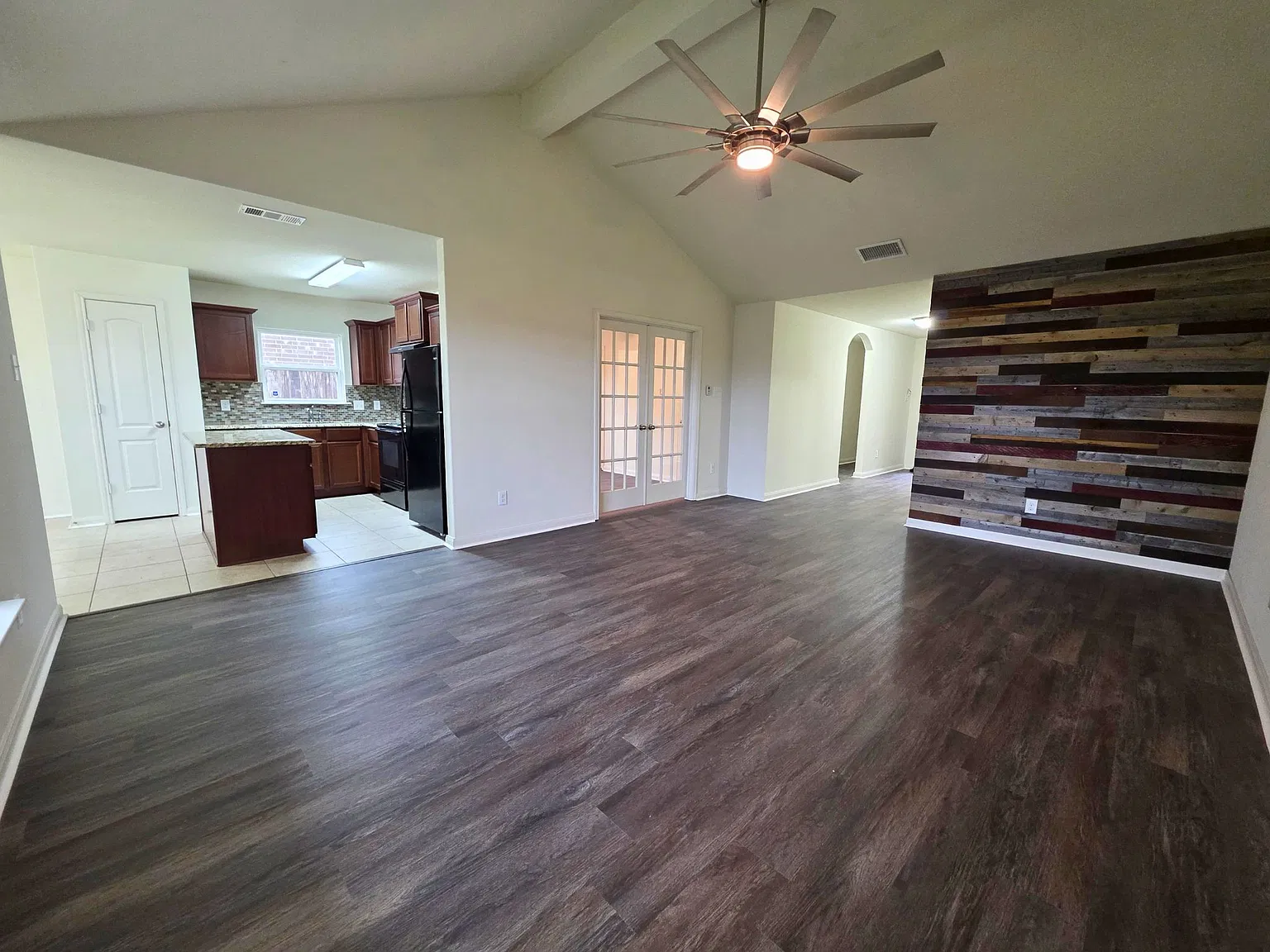 4 bed, 1688 sqft, $2,195 — Photo 3