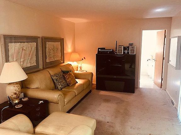 3rd image of 38927 Gardenside Dr