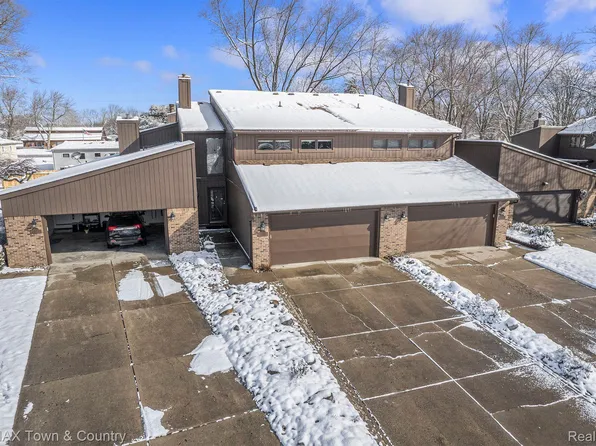 1418 Beaumont Cir, Flushing, MI 48433