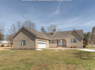 205 Forest Rd, Hurricane, WV 25526