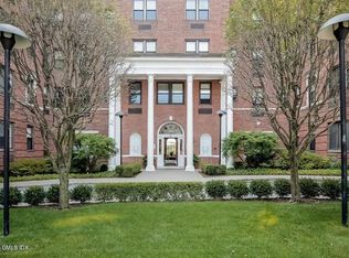 40 W Elm St APT 4A, Greenwich, CT 06830