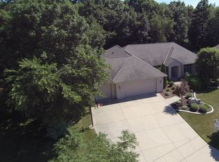 3192 Warm Springs Dr, Green Bay, WI 54311
