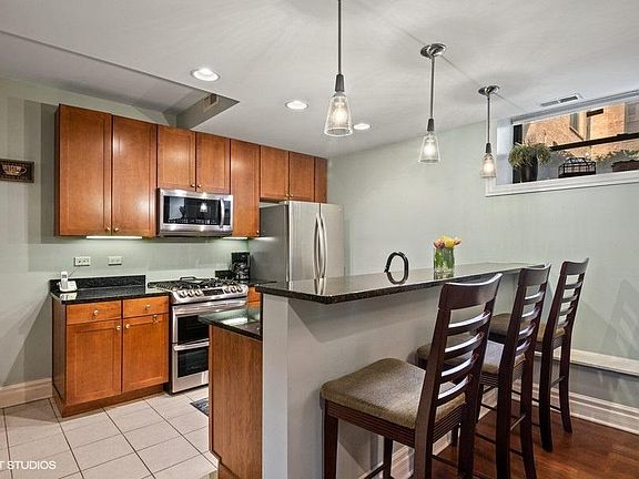 5th image of 1046 W Lawrence Ave #B