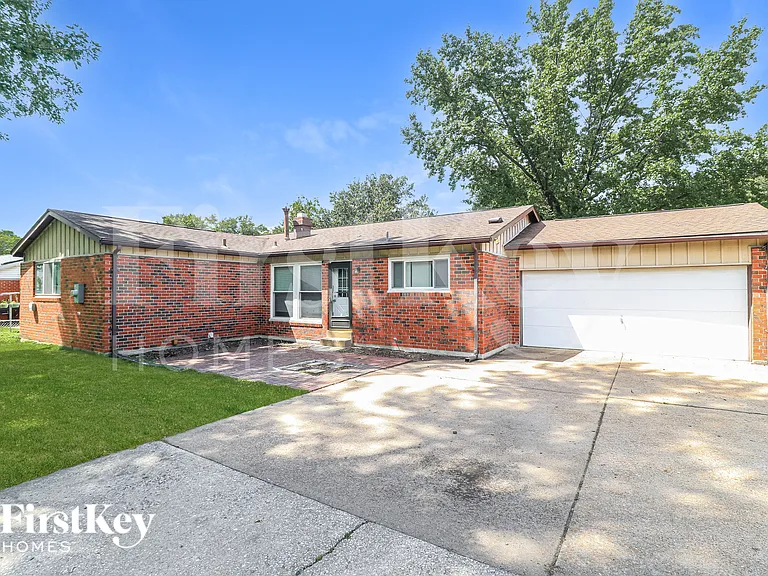2110 Somerset Dr — Photo 2