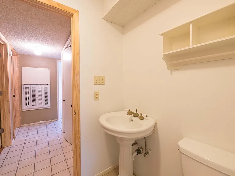 701 The High Rd #A — Photo 15