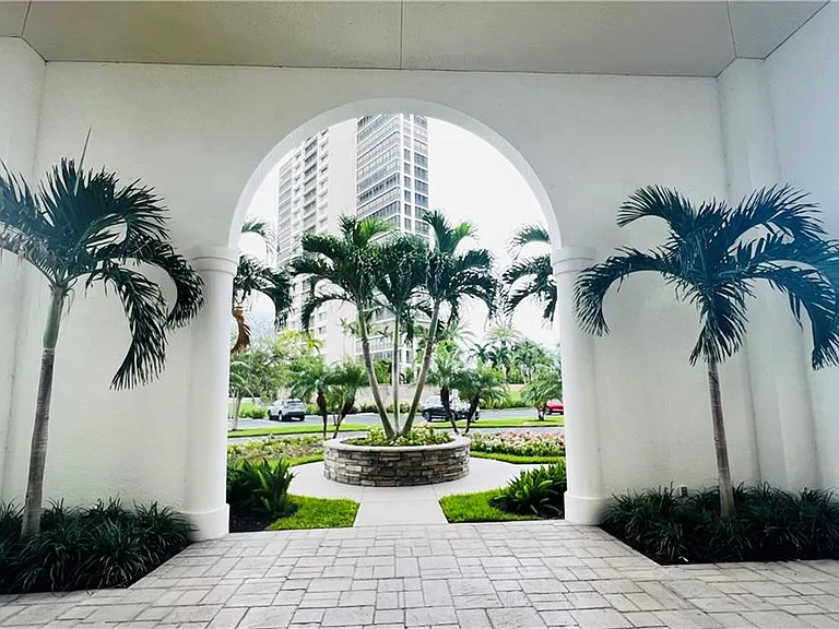 5550 Heron Point Dr #704 — Photo 3