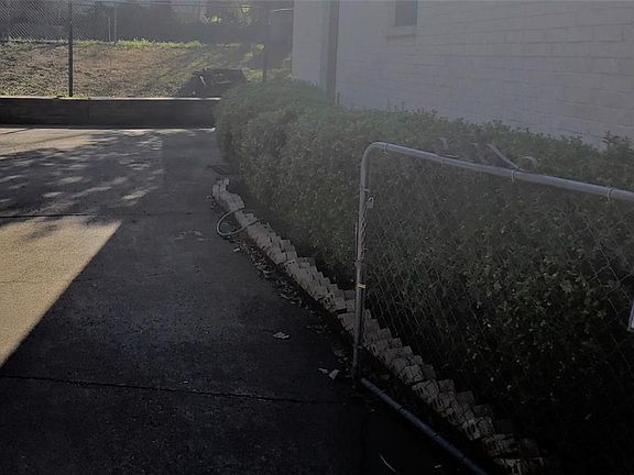 3rd image of 3440 Oak Creek Cir