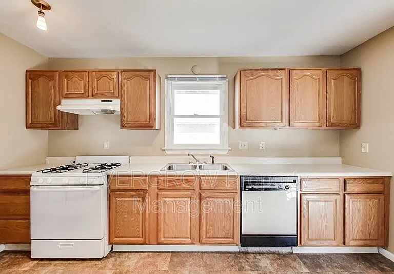 1417 N Denny St — Photo 13