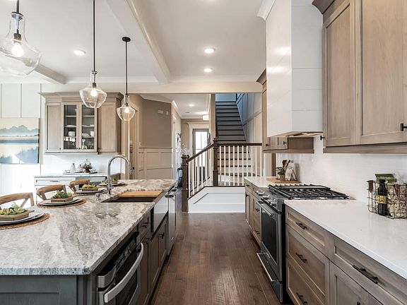 4th image of 24 Fieldstone Ct E