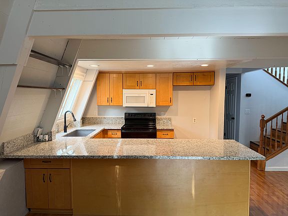 4th image of 481 Washington Irving Dr