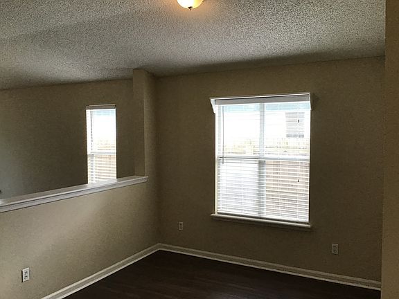 5th image of 2073 W Featherwood Dr
