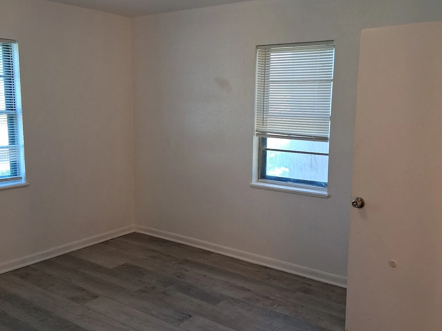 3 bed, 1.5 bath, 1230 sqft, $1,400 — Photo 3