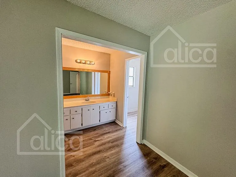 1959 Sussex Dr N — Photo 24