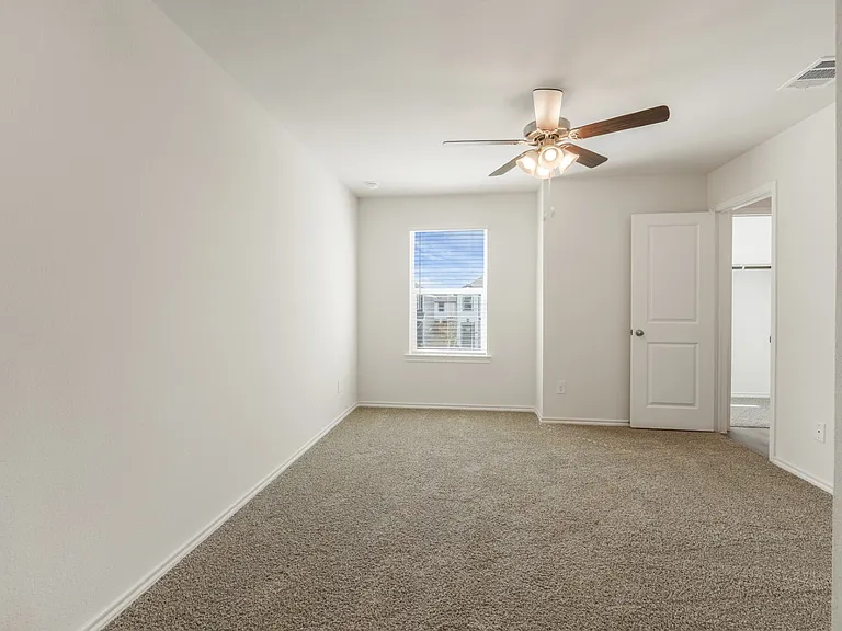 304 Cedar Ct — Photo 16