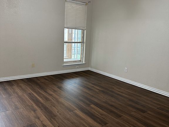 Master bedroom (3)