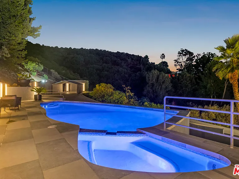 7966 Mulholland Dr — Photo 57