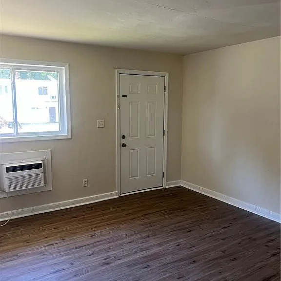 607 Monticello Dr — Photo 2