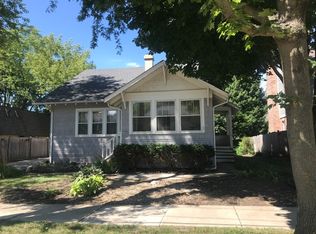 318 Washington St, Barrington, IL 60010