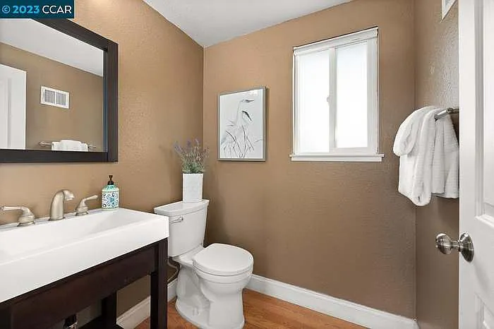 305 Lake Ct #1 — Photo 15