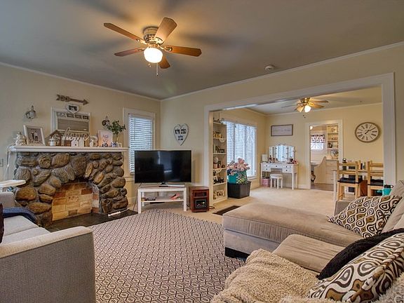 4th image of 1131 E Cypress Ave