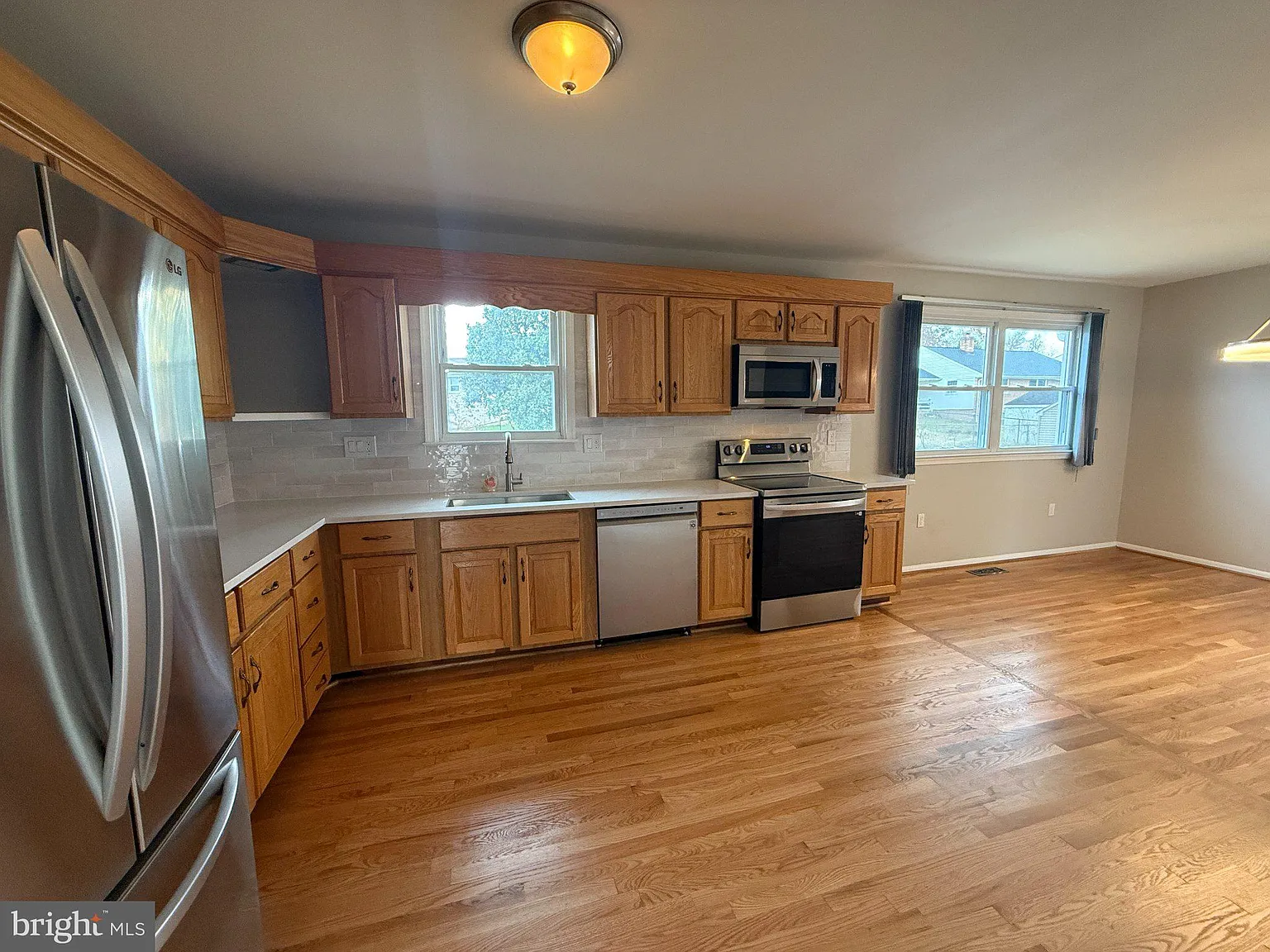 6 bed, 3.0 bath, 2875 sqft, $3,400 — Photo 2