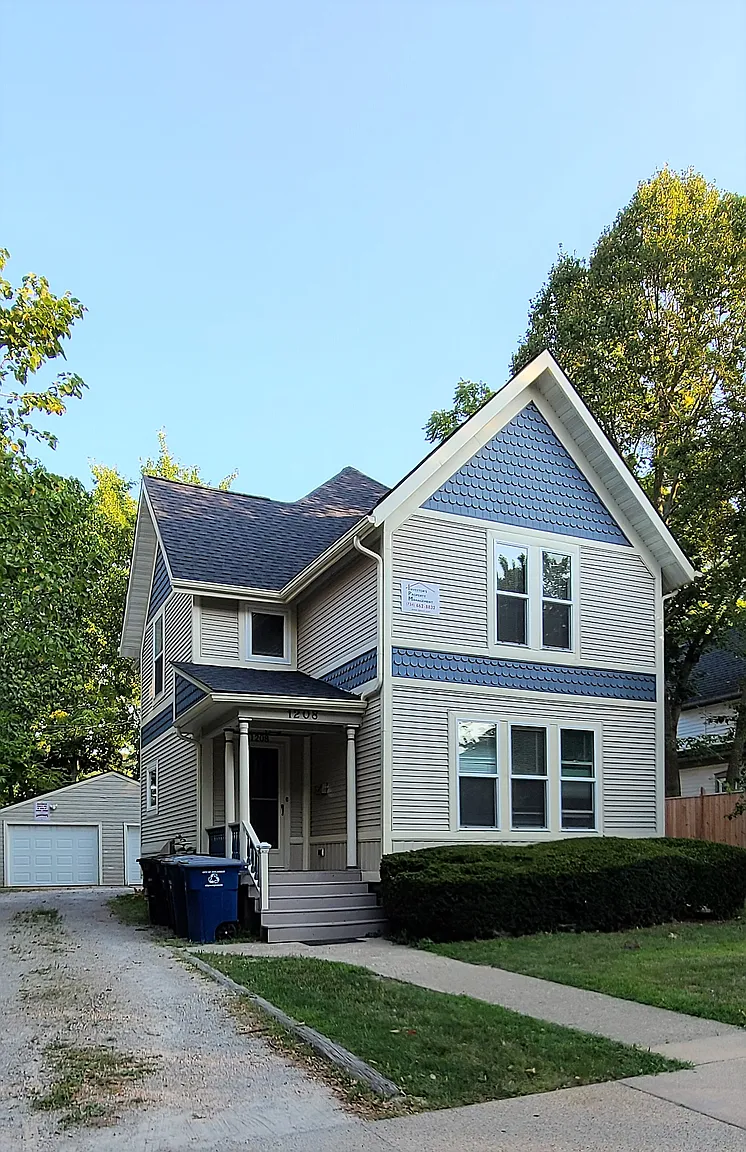 1208 E University Ave photo 1