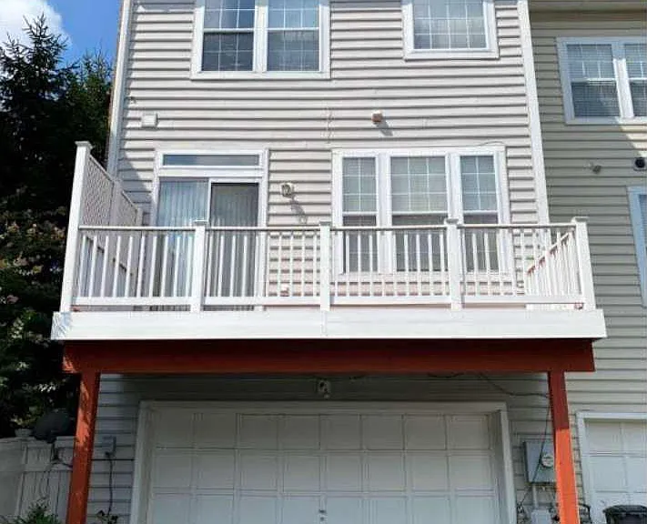 715 Pleasant Dr — Photo 3