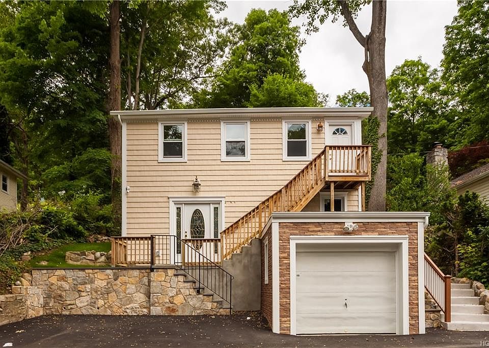 1st image of 366 Lake Dr
