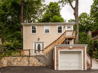 366 Lake Dr, Lake Peekskill, NY 10537