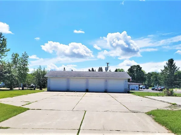 306 Alpha Pl, Roseau, MN 56751